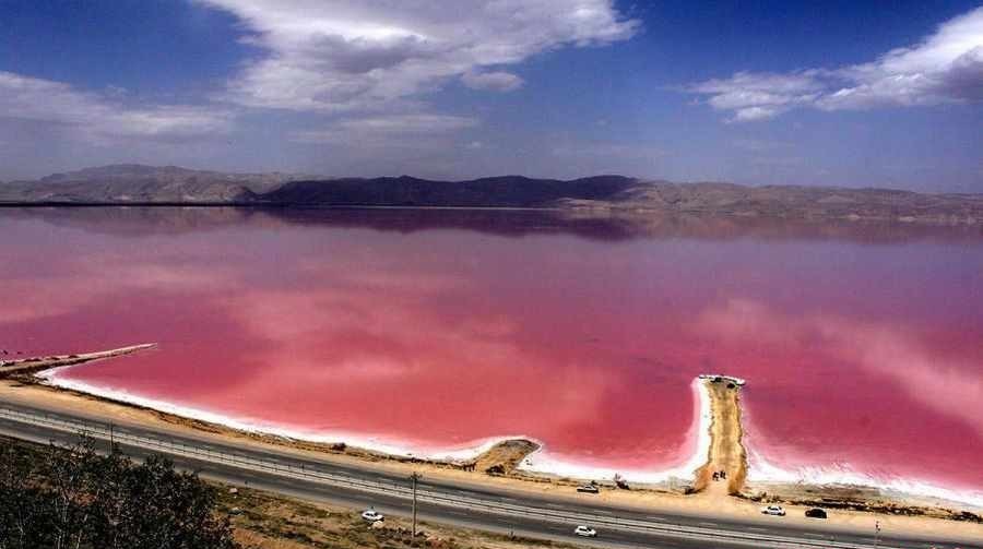 دریاچه خواری با ایجاد معادن نمک غیرقانونی دریاچه خواری با ایجاد معادن نمک غیرقانونی
