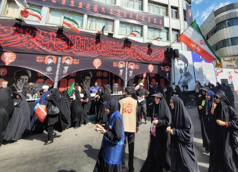 خدماتدهی ۷۹ موکب گروه‌های جهادی خراسان جنوبی به عاشقان بدرقه رهبرِ شهید