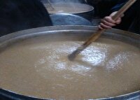پخت و توزیع ۱۶ دیگ حلیم نذری در بندرلنگه هرمزگان