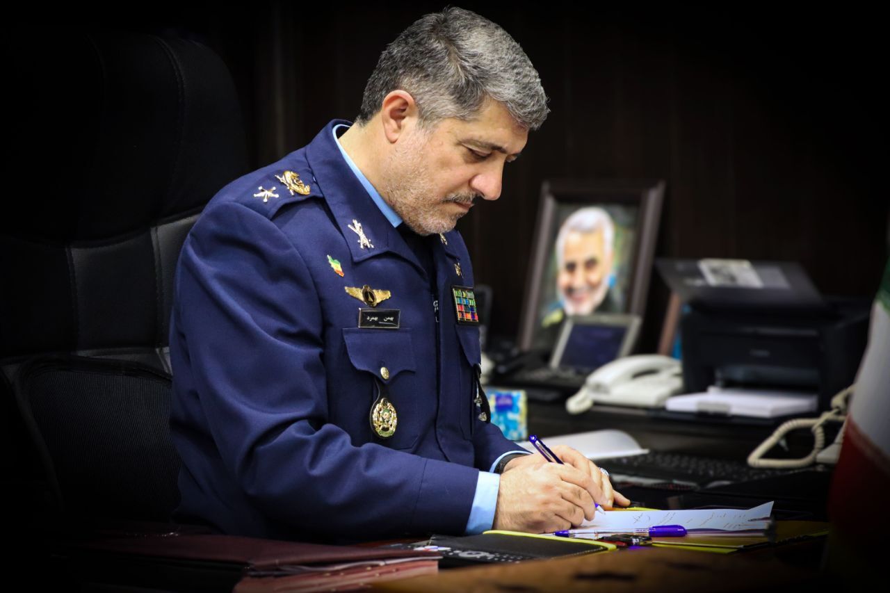 فرمانده نهاجا: عهد عاشورایی را با پیروزی بر دشمن عملی میکنیم فرمانده نهاجا: عهد عاشورایی را با پیروزی بر دشمن عملی میکنیم